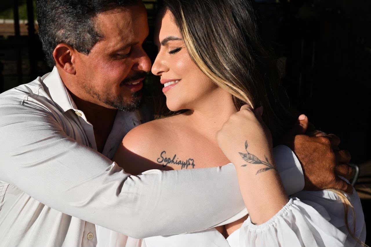 Alexandre e Valéria abraçados