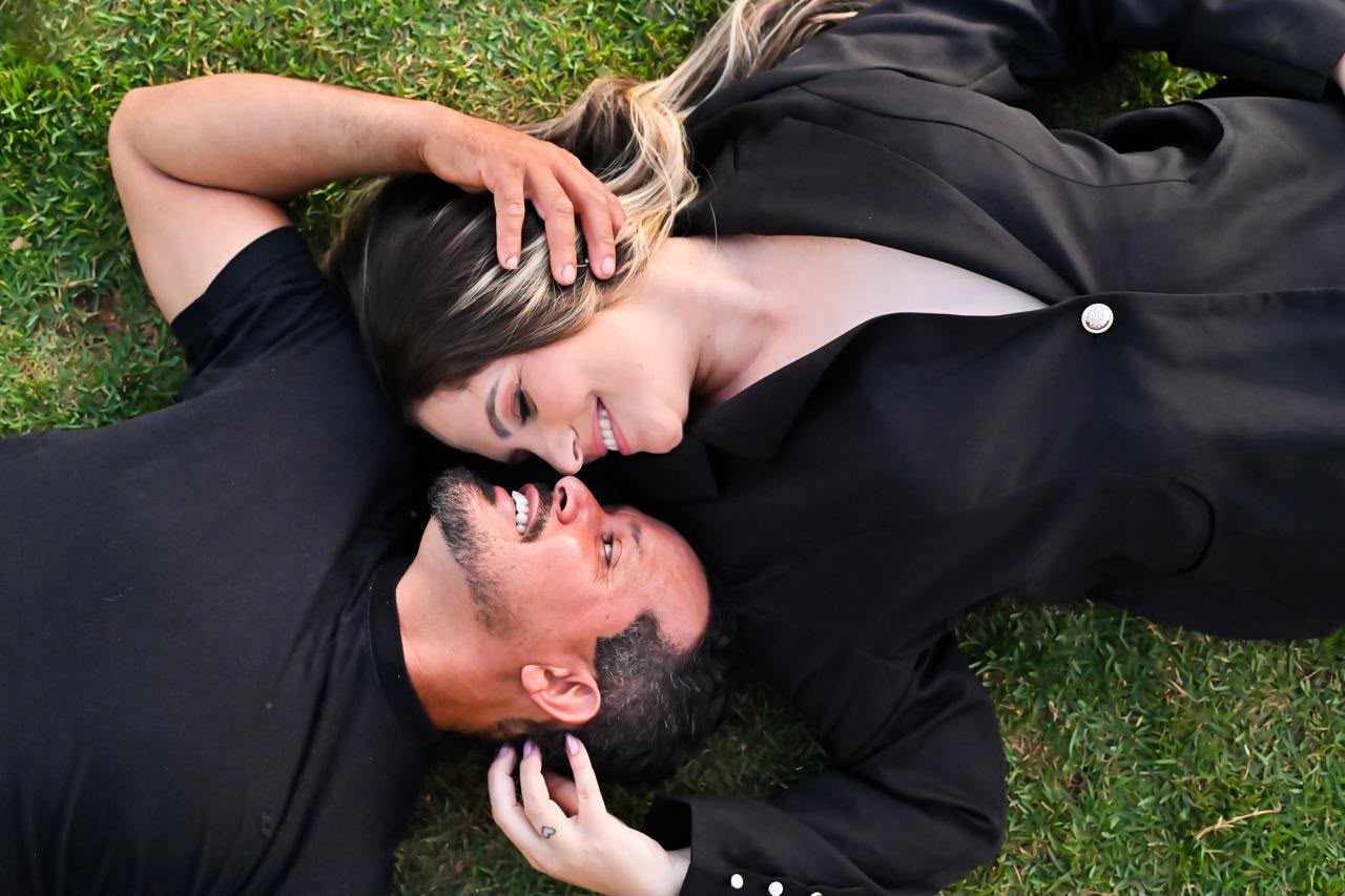 Alexandre e Valéria no jardim